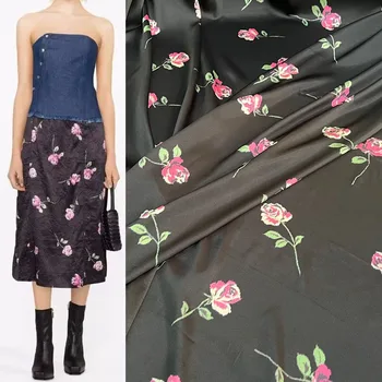 В Европе и Америке розовая роза с цветочным принтом имитирует шелковую атласную ткань для женского летнего платья, блузки, брюк, ткани ручной работы